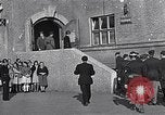 Standbild General Eisenhower an Vertriebene Camp München Deutschland, 1946, aus Sekunde 13 historischem Filmmaterial Videoclip 65675040669