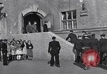 Standbild General Eisenhower an Vertriebene Camp München Deutschland, 1946, aus Sekunde 14 historischem Filmmaterial Videoclip 65675040669