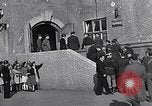 Standbild General Eisenhower an Vertriebene Camp München Deutschland, 1946, aus Sekunde 19 historischem Filmmaterial Videoclip 65675040669