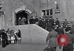 Standbild General Eisenhower an Vertriebene Camp München Deutschland, 1946, aus Sekunde 21 historischem Filmmaterial Videoclip 65675040669