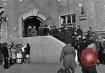Standbild General Eisenhower an Vertriebene Camp München Deutschland, 1946, aus Sekunde 22 historischem Filmmaterial Videoclip 65675040669