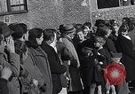 Standbild General Eisenhower an Vertriebene Camp München Deutschland, 1946, aus Sekunde 25 historischem Filmmaterial Videoclip 65675040669