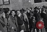 Standbild General Eisenhower an Vertriebene Camp München Deutschland, 1946, aus Sekunde 28 historischem Filmmaterial Videoclip 65675040669