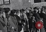 Standbild General Eisenhower an Vertriebene Camp München Deutschland, 1946, aus Sekunde 29 historischem Filmmaterial Videoclip 65675040669