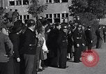 Standbild General Eisenhower an Vertriebene Camp München Deutschland, 1946, aus Sekunde 32 historischem Filmmaterial Videoclip 65675040669