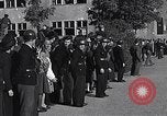 Standbild General Eisenhower an Vertriebene Camp München Deutschland, 1946, aus Sekunde 33 historischem Filmmaterial Videoclip 65675040669