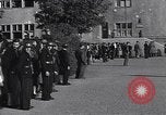 Standbild General Eisenhower an Vertriebene Camp München Deutschland, 1946, aus Sekunde 36 historischem Filmmaterial Videoclip 65675040669