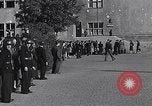 Standbild General Eisenhower an Vertriebene Camp München Deutschland, 1946, aus Sekunde 37 historischem Filmmaterial Videoclip 65675040669