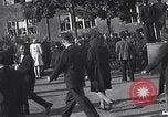 Standbild General Eisenhower an Vertriebene Camp München Deutschland, 1946, aus Sekunde 39 historischem Filmmaterial Videoclip 65675040669