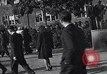 Standbild General Eisenhower an Vertriebene Camp München Deutschland, 1946, aus Sekunde 40 historischem Filmmaterial Videoclip 65675040669