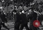 Standbild General Eisenhower an Vertriebene Camp München Deutschland, 1946, aus Sekunde 43 historischem Filmmaterial Videoclip 65675040669