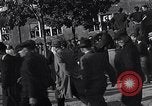 Standbild General Eisenhower an Vertriebene Camp München Deutschland, 1946, aus Sekunde 44 historischem Filmmaterial Videoclip 65675040669