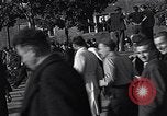 Standbild General Eisenhower an Vertriebene Camp München Deutschland, 1946, aus Sekunde 47 historischem Filmmaterial Videoclip 65675040669