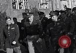 Standbild General Eisenhower an Vertriebene Camp München Deutschland, 1946, aus Sekunde 53 historischem Filmmaterial Videoclip 65675040669
