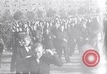 Standbild General Eisenhower an Vertriebene Camp München Deutschland, 1946, aus Sekunde 58 historischem Filmmaterial Videoclip 65675040669
