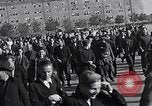 Standbild General Eisenhower an Vertriebene Camp München Deutschland, 1946, aus Sekunde 59 historischem Filmmaterial Videoclip 65675040669