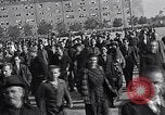 Standbild General Eisenhower an Vertriebene Camp München Deutschland, 1946, aus Sekunde 61 historischem Filmmaterial Videoclip 65675040669