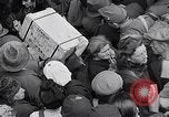 Standbild deutsche Volk München Deutschland, 1945, aus Sekunde 20 historischem Filmmaterial Videoclip 65675040674