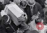 Standbild deutsche Volk München Deutschland, 1945, aus Sekunde 33 historischem Filmmaterial Videoclip 65675040674