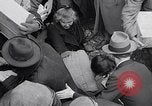Standbild deutsche Volk München Deutschland, 1945, aus Sekunde 35 historischem Filmmaterial Videoclip 65675040674