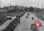 Immagine di Prigionieri tedeschi Monaco di Baviera Germania, 1945, secondo 12 filmato di repertorio 65675040677