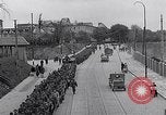 Immagine di Prigionieri tedeschi Monaco di Baviera Germania, 1945, secondo 14 filmato di repertorio 65675040677