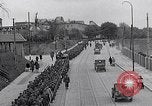 Immagine di Prigionieri tedeschi Monaco di Baviera Germania, 1945, secondo 16 filmato di repertorio 65675040677