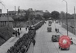 Immagine di Prigionieri tedeschi Monaco di Baviera Germania, 1945, secondo 18 filmato di repertorio 65675040677
