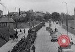 Immagine di Prigionieri tedeschi Monaco di Baviera Germania, 1945, secondo 25 filmato di repertorio 65675040677