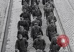 Immagine di Prigionieri tedeschi Monaco di Baviera Germania, 1945, secondo 32 filmato di repertorio 65675040677