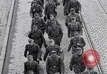 Immagine di Prigionieri tedeschi Monaco di Baviera Germania, 1945, secondo 33 filmato di repertorio 65675040677