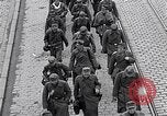 Immagine di Prigionieri tedeschi Monaco di Baviera Germania, 1945, secondo 37 filmato di repertorio 65675040677