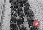 Immagine di Prigionieri tedeschi Monaco di Baviera Germania, 1945, secondo 40 filmato di repertorio 65675040677