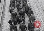 Immagine di Prigionieri tedeschi Monaco di Baviera Germania, 1945, secondo 43 filmato di repertorio 65675040677