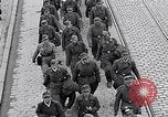 Immagine di Prigionieri tedeschi Monaco di Baviera Germania, 1945, secondo 44 filmato di repertorio 65675040677