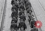 Immagine di Prigionieri tedeschi Monaco di Baviera Germania, 1945, secondo 49 filmato di repertorio 65675040677