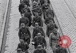 Immagine di Prigionieri tedeschi Monaco di Baviera Germania, 1945, secondo 50 filmato di repertorio 65675040677
