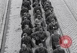 Immagine di Prigionieri tedeschi Monaco di Baviera Germania, 1945, secondo 53 filmato di repertorio 65675040677
