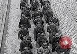 Immagine di Prigionieri tedeschi Monaco di Baviera Germania, 1945, secondo 56 filmato di repertorio 65675040677