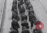 Immagine di Prigionieri tedeschi Monaco di Baviera Germania, 1945, secondo 58 filmato di repertorio 65675040677