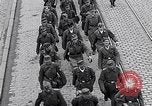Immagine di Prigionieri tedeschi Monaco di Baviera Germania, 1945, secondo 59 filmato di repertorio 65675040677