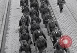 Immagine di Prigionieri tedeschi Monaco di Baviera Germania, 1945, secondo 61 filmato di repertorio 65675040677