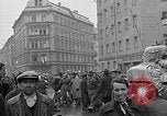 Standbild deutsche Volk sammeln Kraftstoff Kohle am Ende des Krieges München Deutschland, 1945, aus Sekunde 5 historischem Filmmaterial Videoclip 65675040678