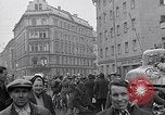 Standbild deutsche Volk sammeln Kraftstoff Kohle am Ende des Krieges München Deutschland, 1945, aus Sekunde 6 historischem Filmmaterial Videoclip 65675040678