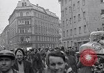 Standbild deutsche Volk sammeln Kraftstoff Kohle am Ende des Krieges München Deutschland, 1945, aus Sekunde 7 historischem Filmmaterial Videoclip 65675040678