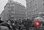 Standbild deutsche Volk sammeln Kraftstoff Kohle am Ende des Krieges München Deutschland, 1945, aus Sekunde 8 historischem Filmmaterial Videoclip 65675040678