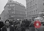 Standbild deutsche Volk sammeln Kraftstoff Kohle am Ende des Krieges München Deutschland, 1945, aus Sekunde 9 historischem Filmmaterial Videoclip 65675040678