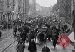 Standbild deutsche Volk sammeln Kraftstoff Kohle am Ende des Krieges München Deutschland, 1945, aus Sekunde 11 historischem Filmmaterial Videoclip 65675040678