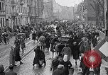 Standbild deutsche Volk sammeln Kraftstoff Kohle am Ende des Krieges München Deutschland, 1945, aus Sekunde 17 historischem Filmmaterial Videoclip 65675040678