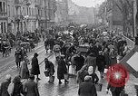 Standbild deutsche Volk sammeln Kraftstoff Kohle am Ende des Krieges München Deutschland, 1945, aus Sekunde 18 historischem Filmmaterial Videoclip 65675040678